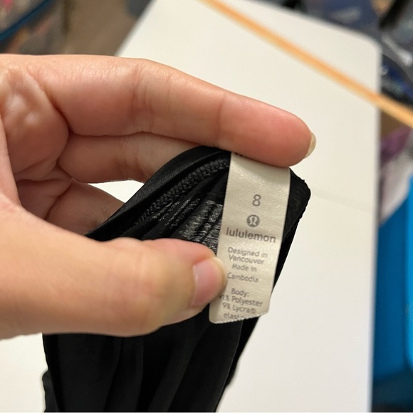 Lululemon Black Split Back Flyaway Tee Shirt T-Shirt Size 8 R2 - Picture 3 of 6